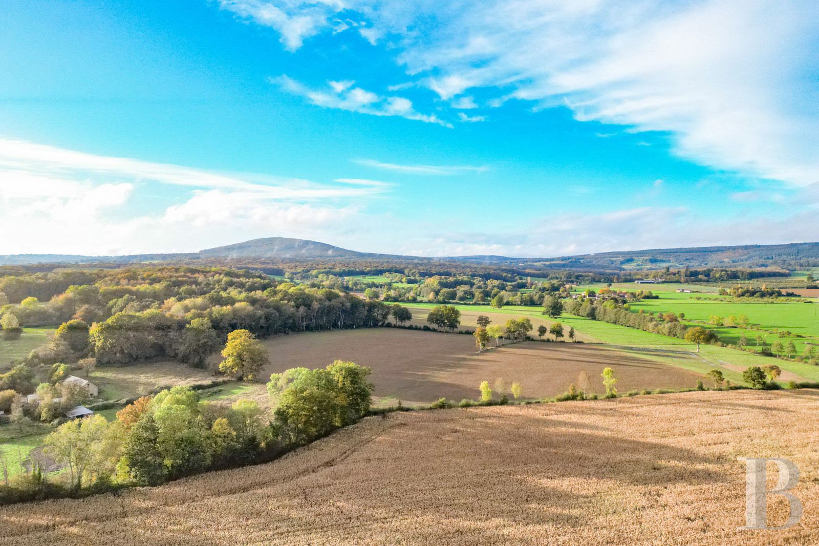 Dans l’Orne, au sud de la forêt domaniale d’Écouves, une gentilhommière du 18e siècle minutieusement rénovée - photo  n°2